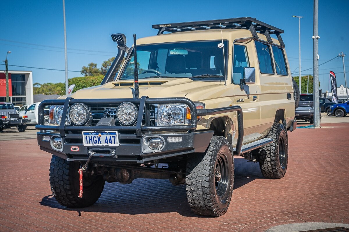 Toyota Landcruiser image 3