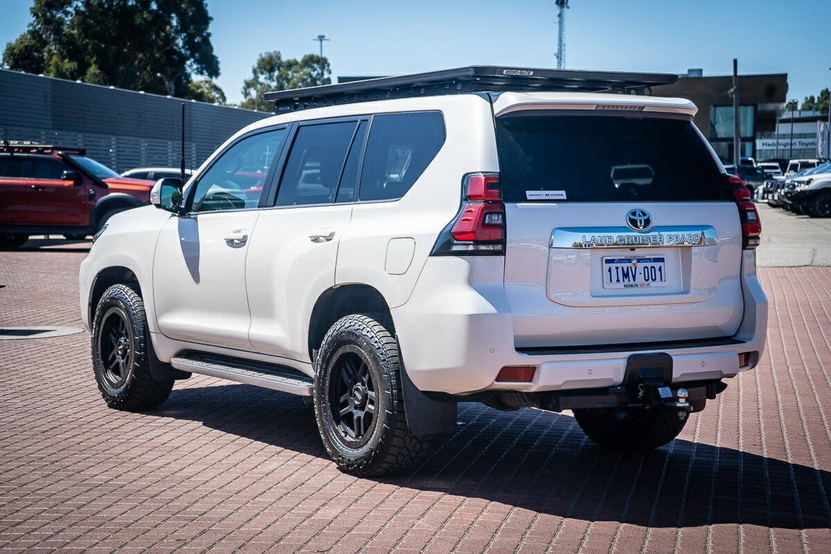 Toyota Landcruiser Prado image 4