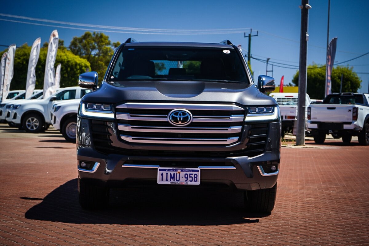 Toyota Landcruiser image 2