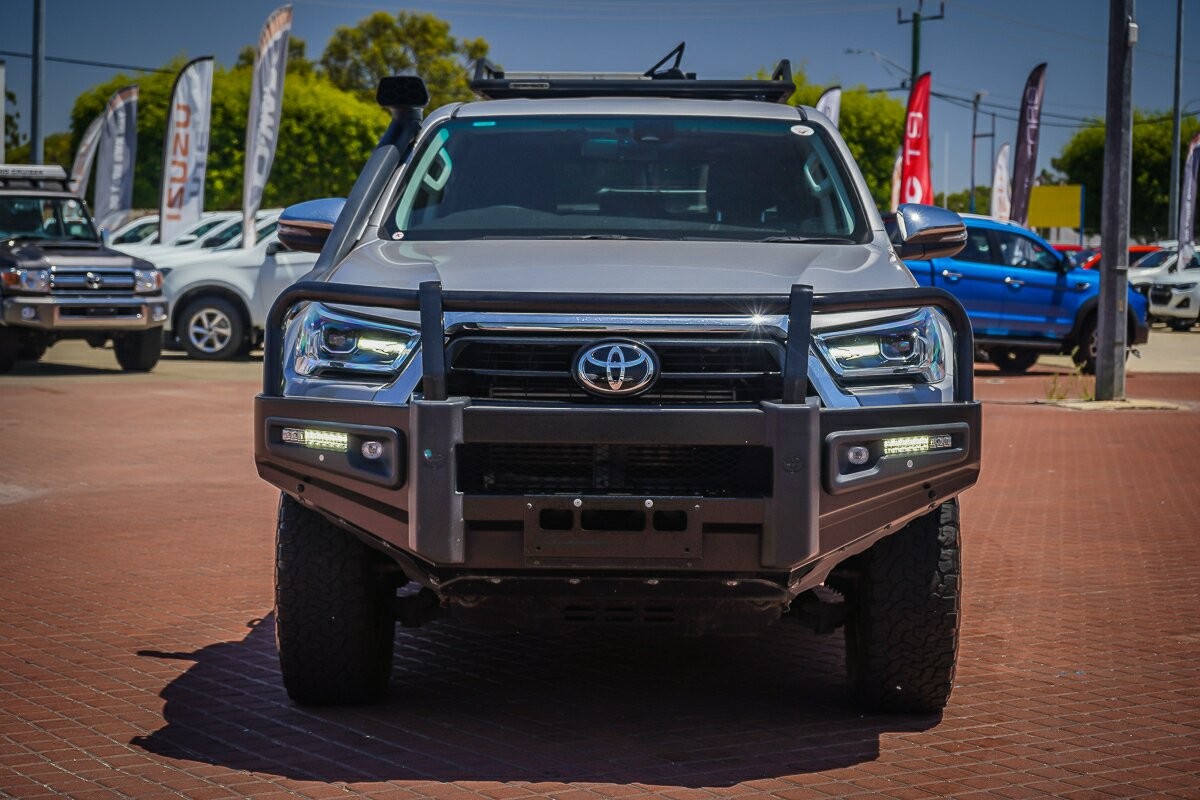 Toyota Hilux image 2