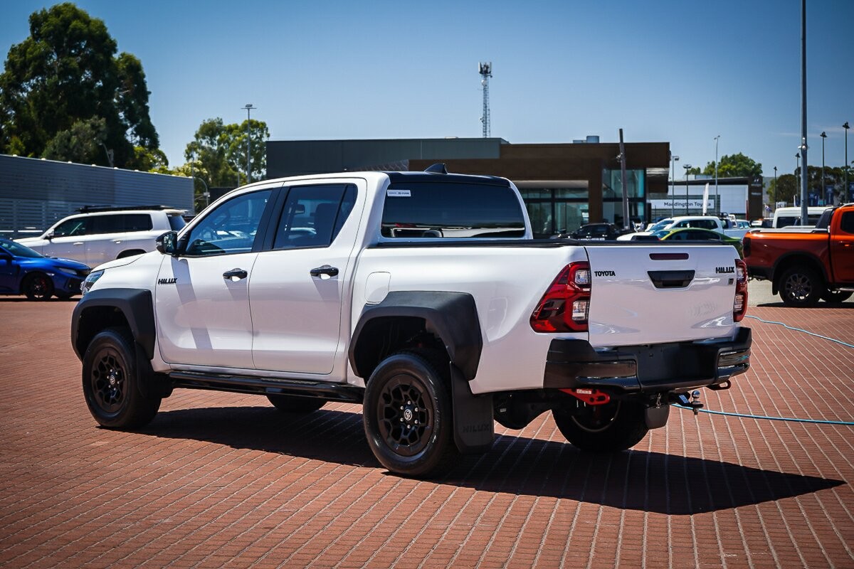 Toyota Hilux image 4