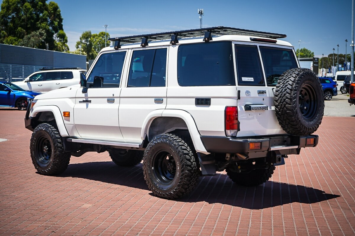 Toyota Landcruiser image 4