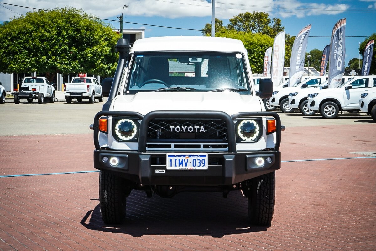 Toyota Landcruiser image 3