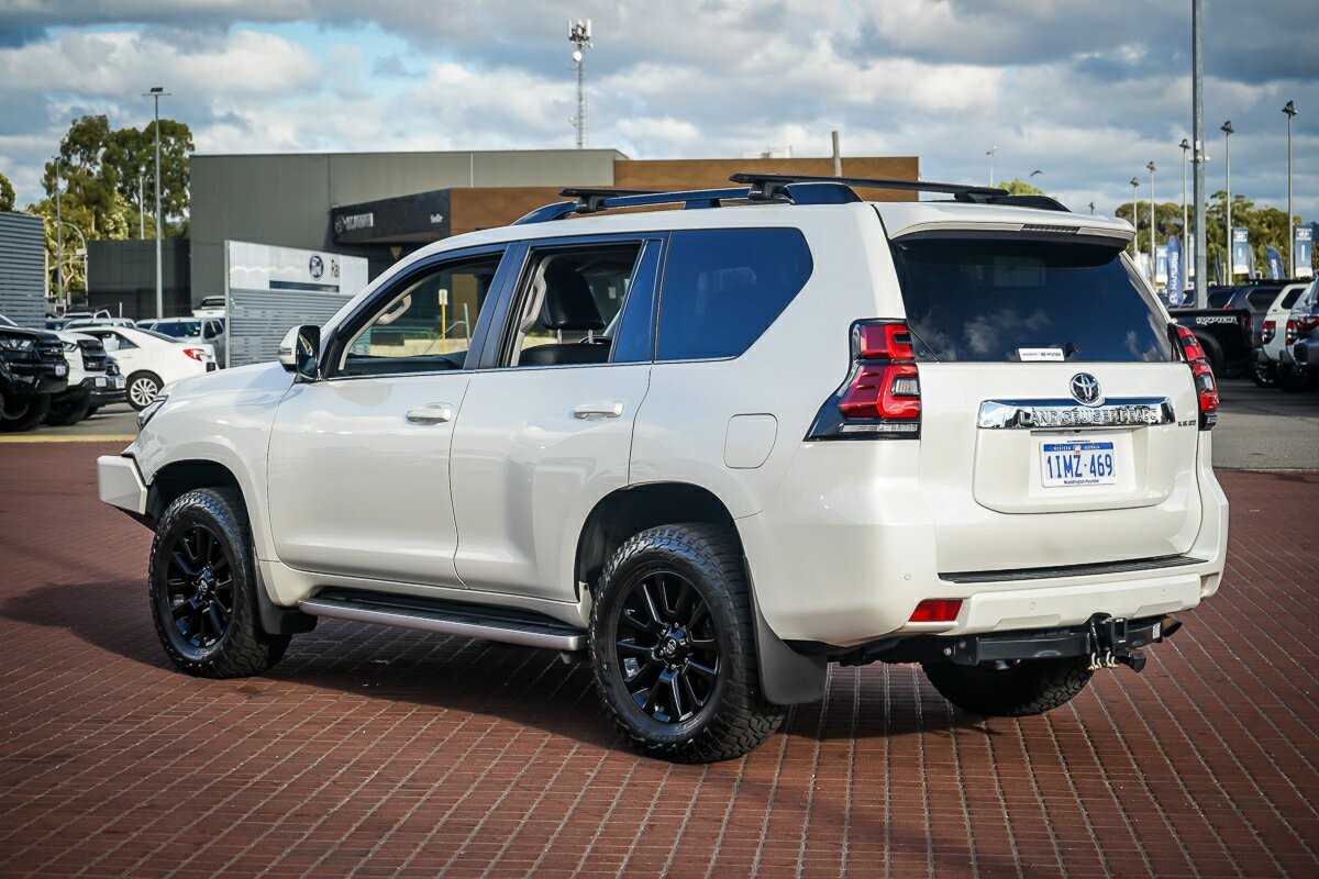 Toyota Landcruiser Prado image 4