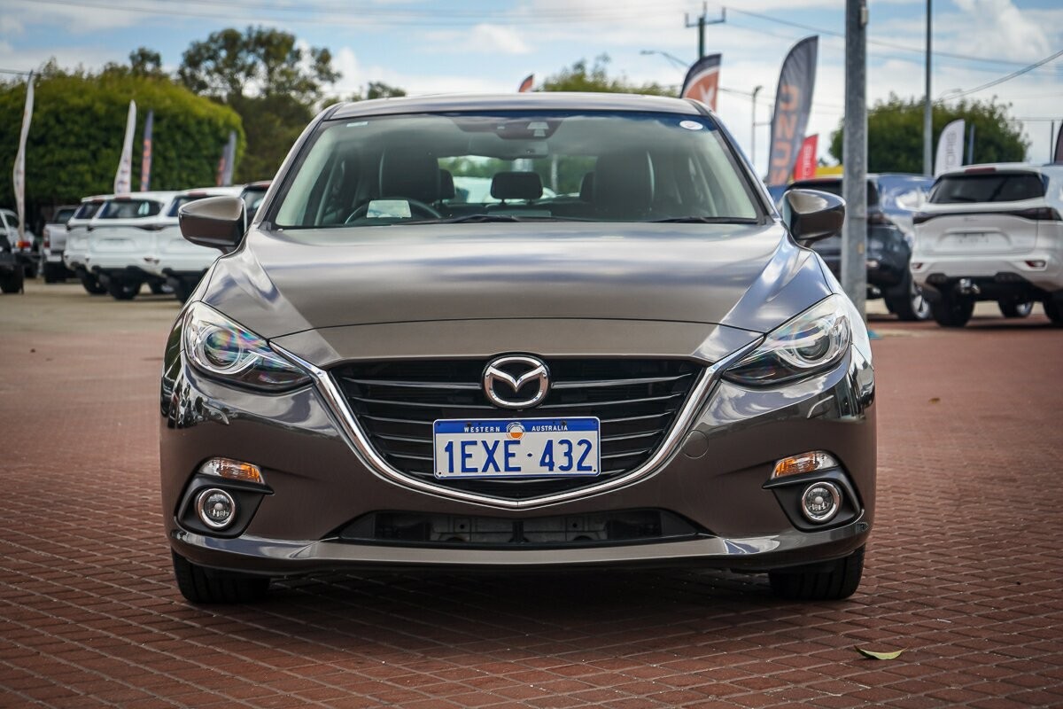 Mazda 3 image 2