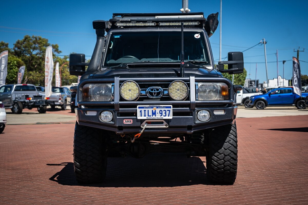 Toyota Landcruiser image 2