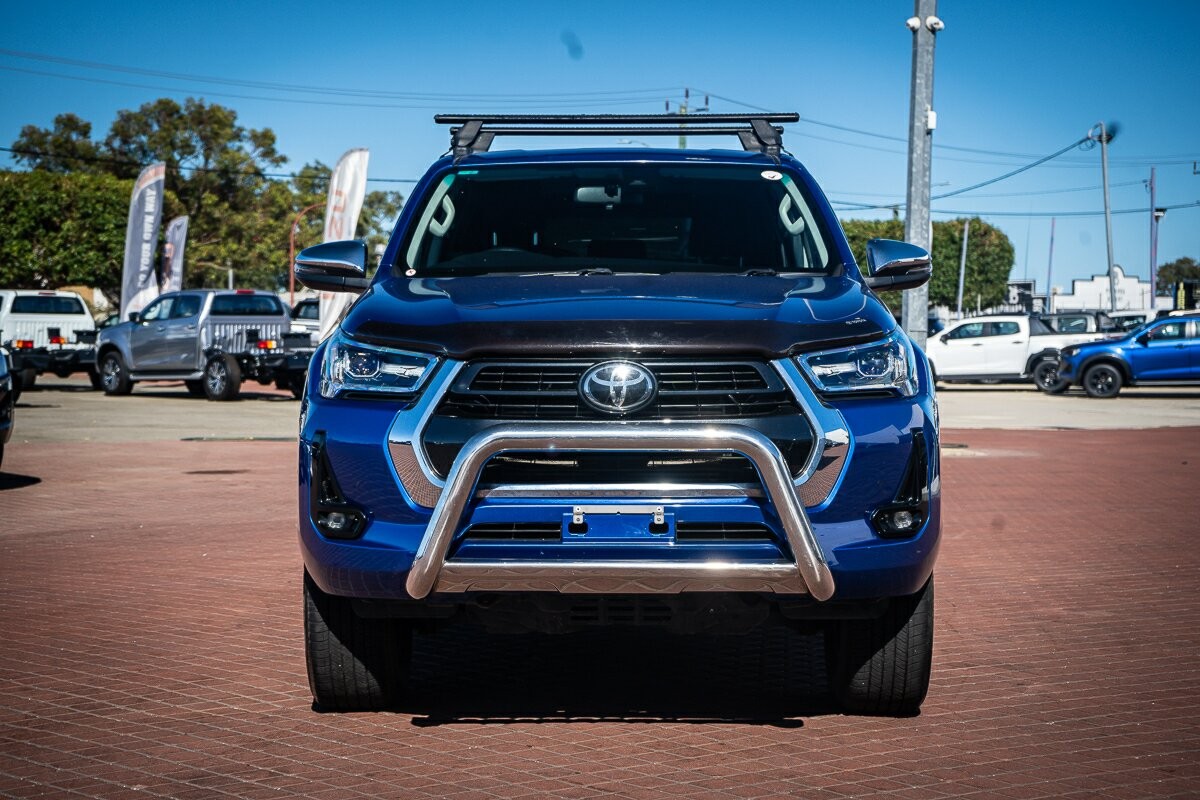 Toyota Hilux image 2