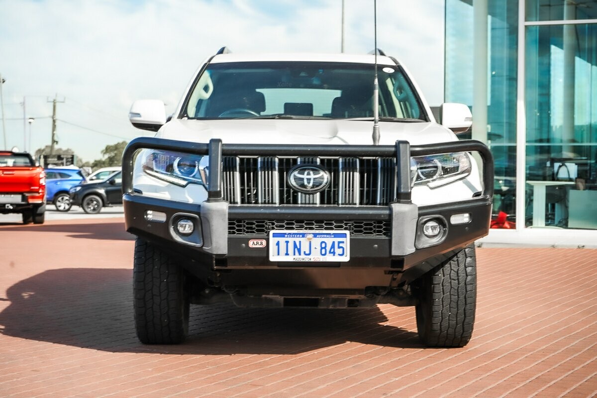 Toyota Landcruiser Prado image 3