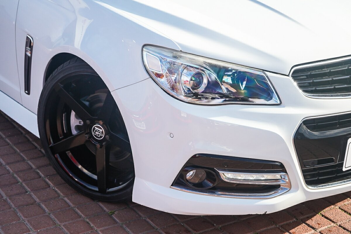 Holden Commodore image 2