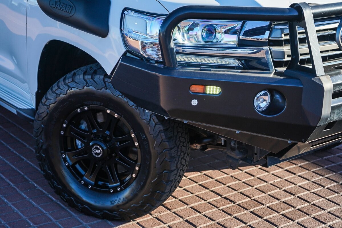 Toyota Landcruiser image 2