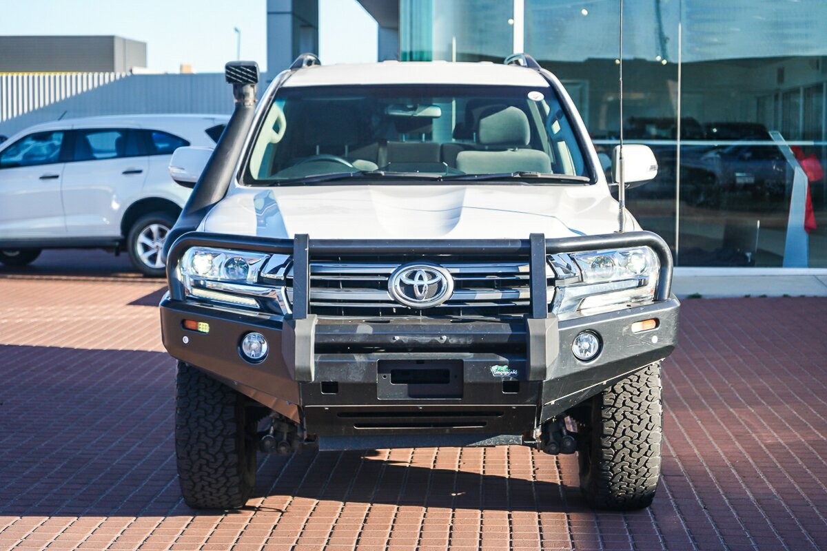 Toyota Landcruiser image 3