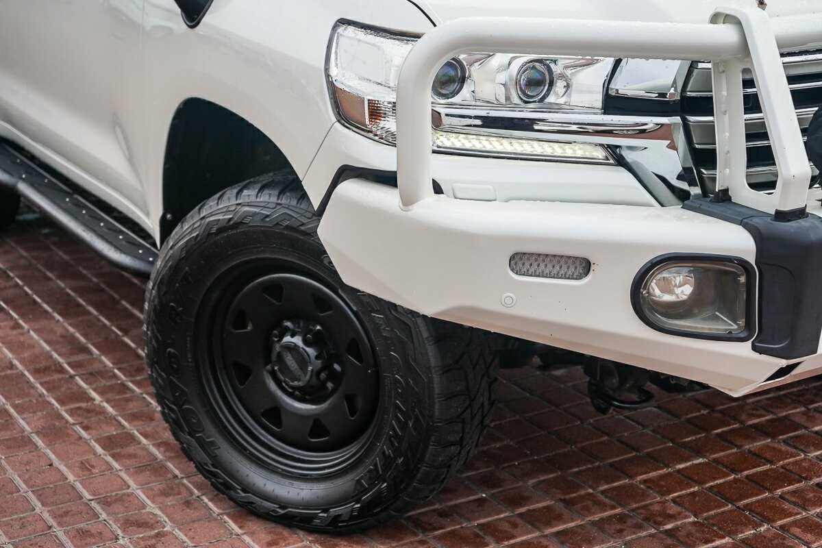 Toyota Landcruiser image 2