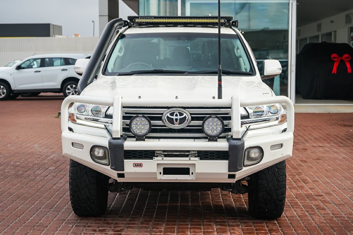Toyota Landcruiser image 3