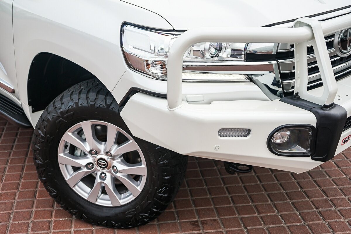 Toyota Landcruiser image 2
