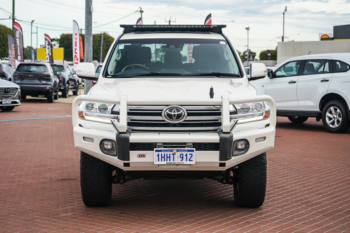 Toyota Landcruiser image 3