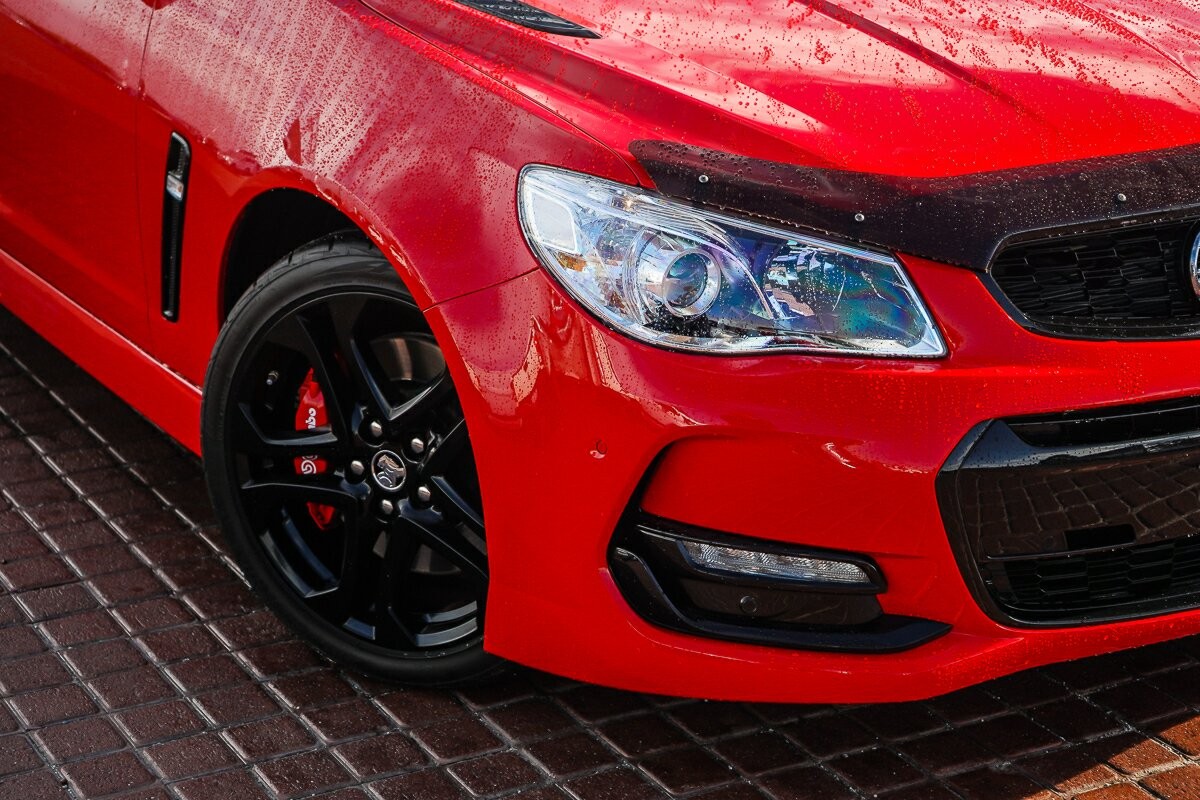 Holden Commodore image 2