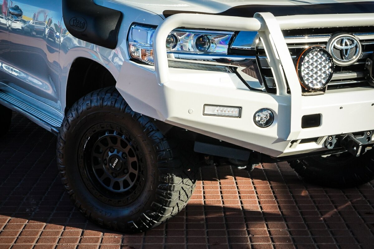 Toyota Landcruiser image 2