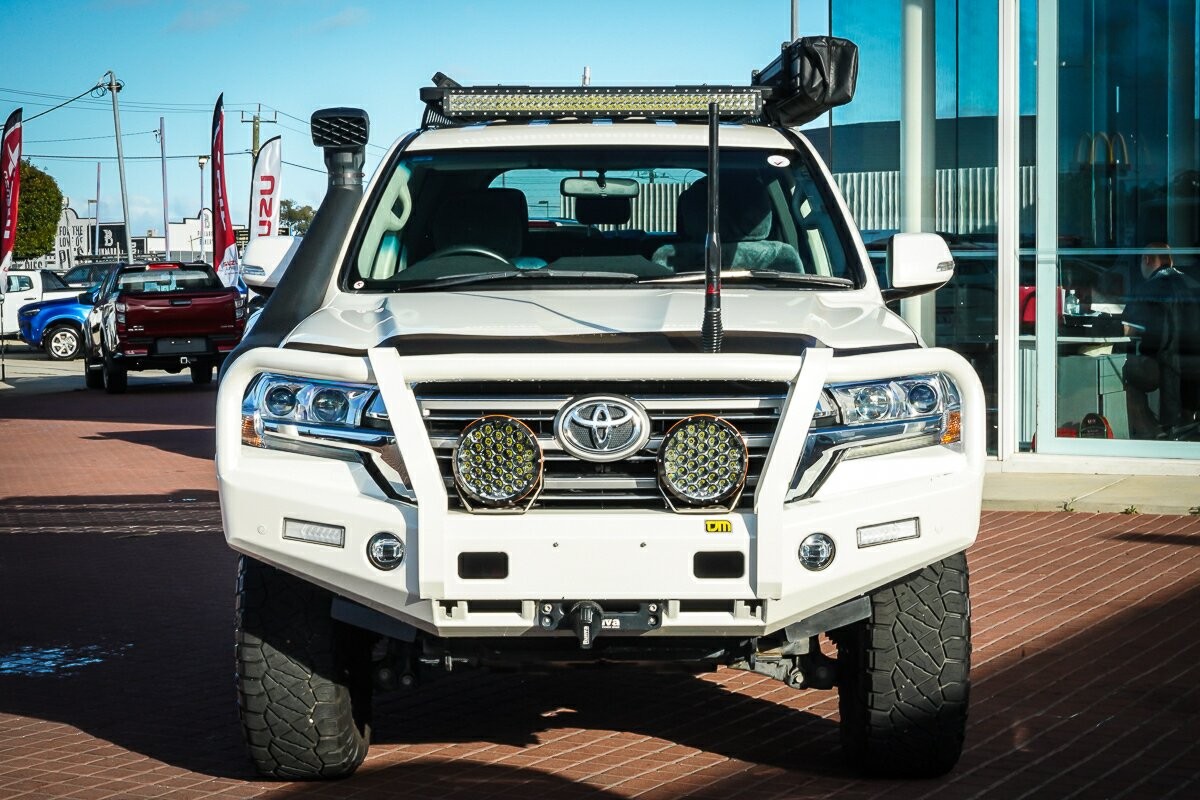 Toyota Landcruiser image 3