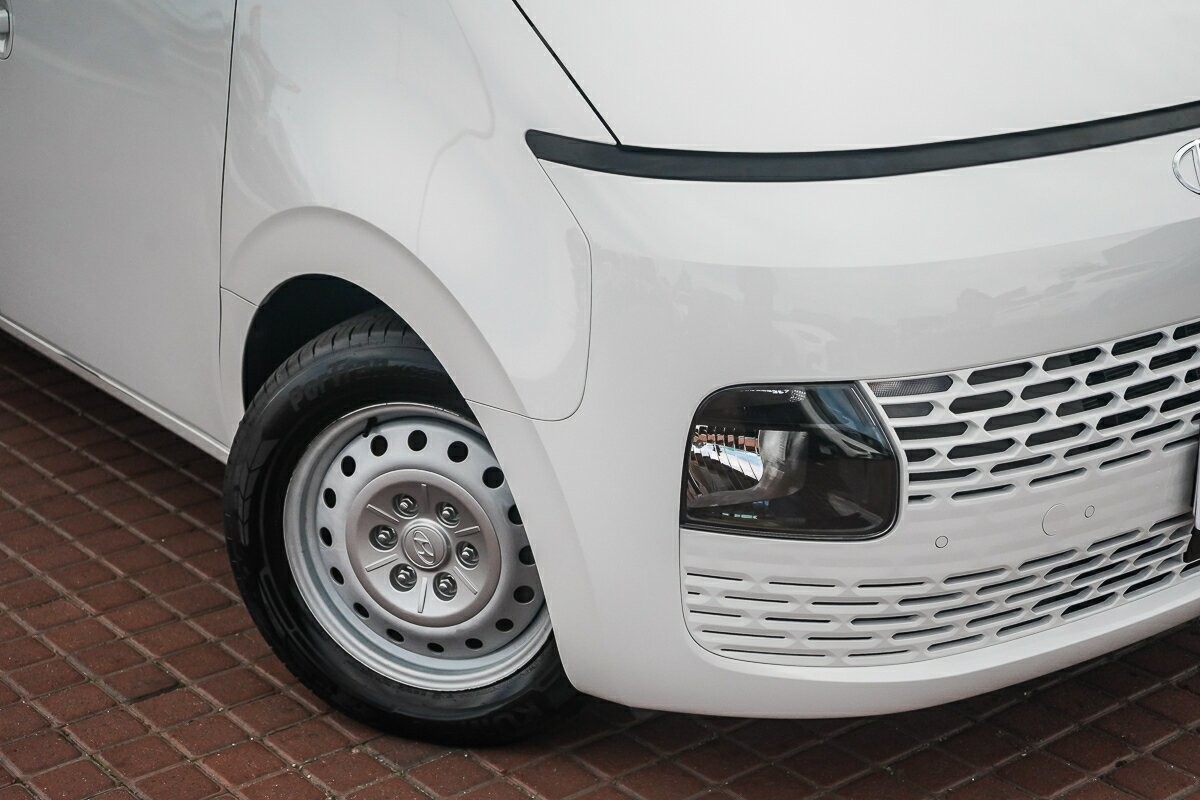 Hyundai Staria image 2