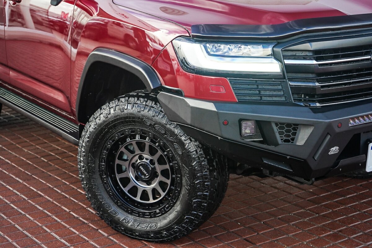 Toyota Landcruiser image 2