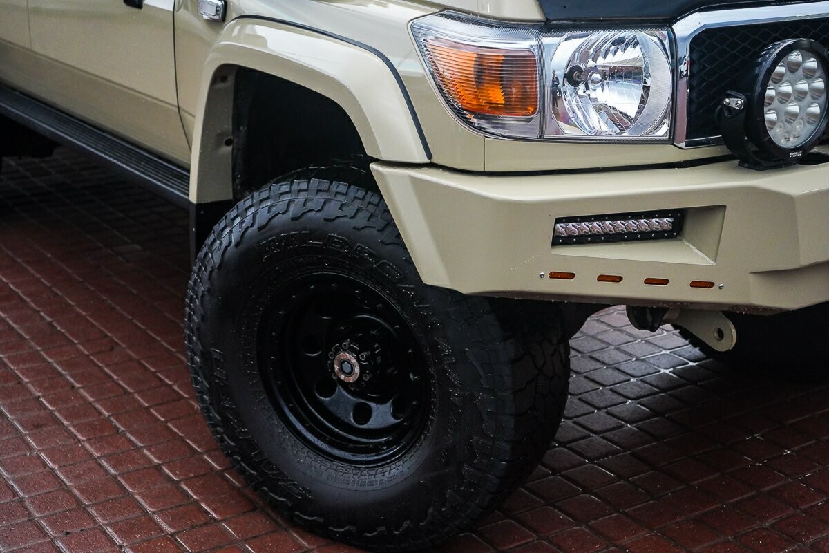 Toyota Landcruiser image 2