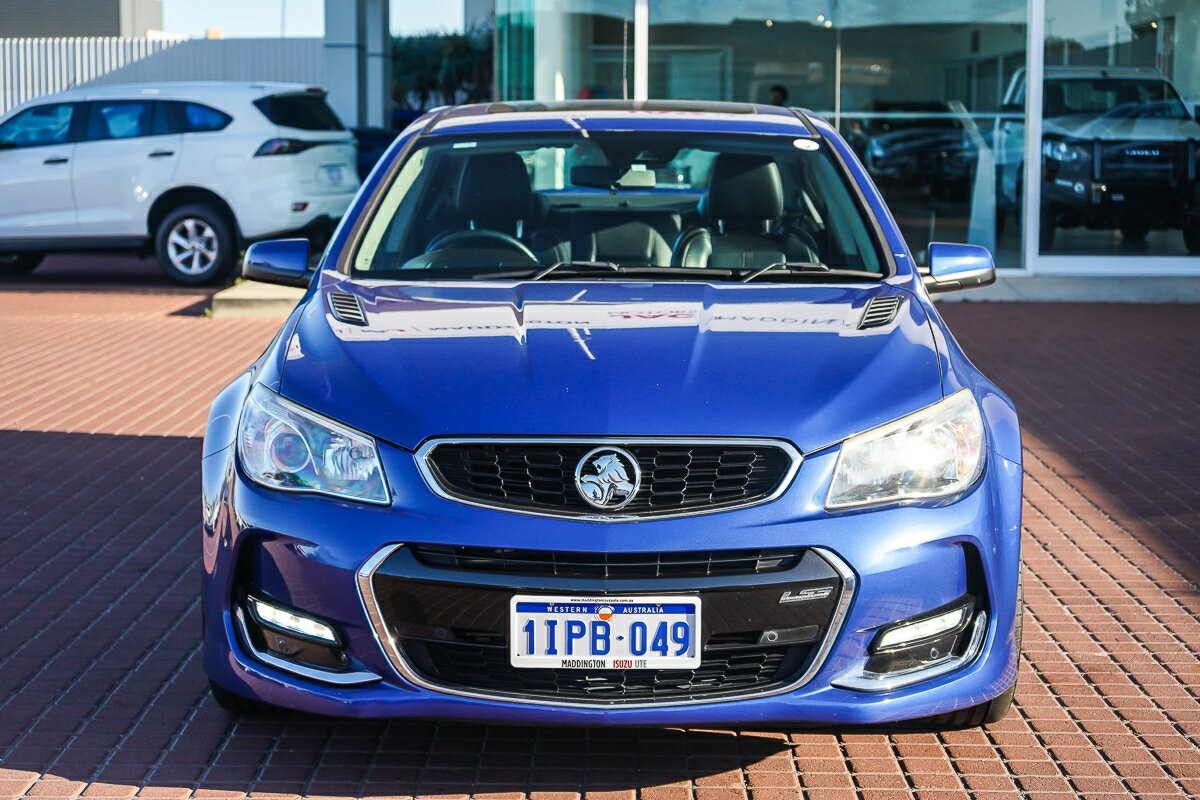 Holden Commodore image 3