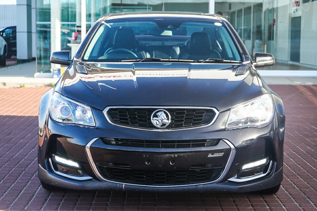 Holden Commodore image 3