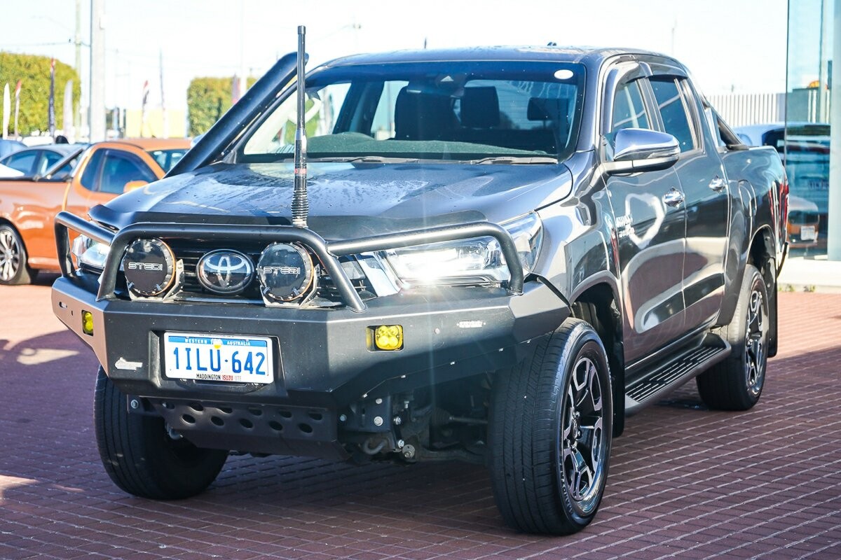 Toyota Hilux image 4