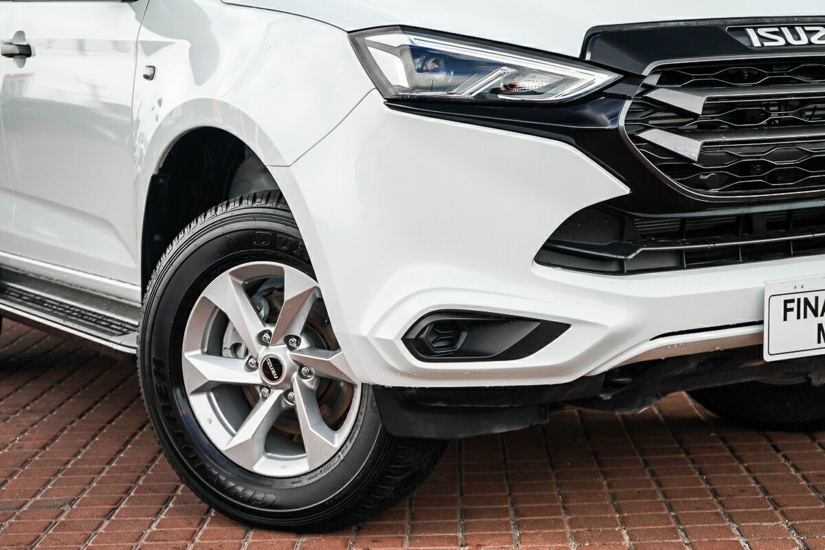 Isuzu Mu-x image 2