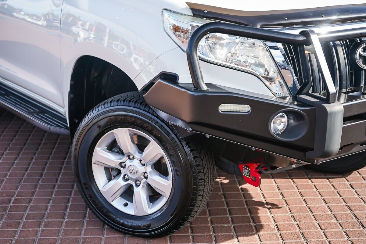 Toyota Landcruiser Prado image 2