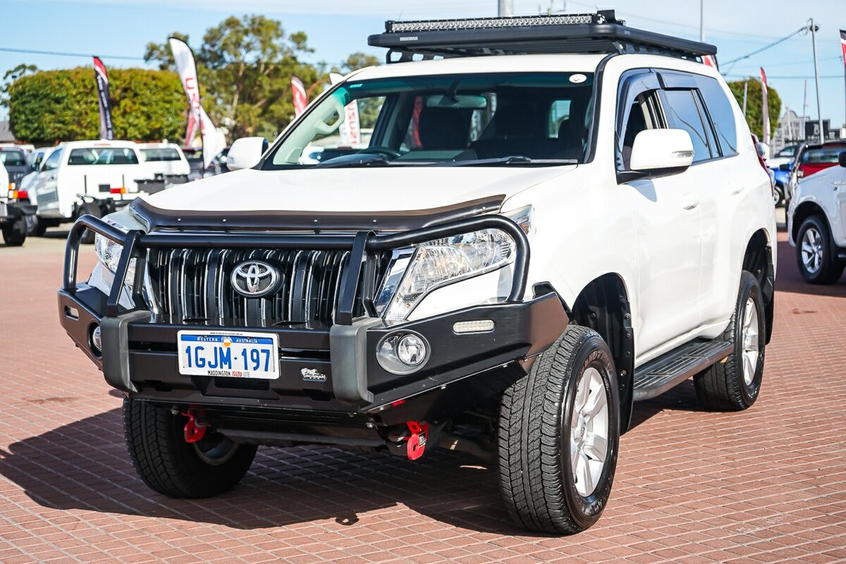 Toyota Landcruiser Prado image 4