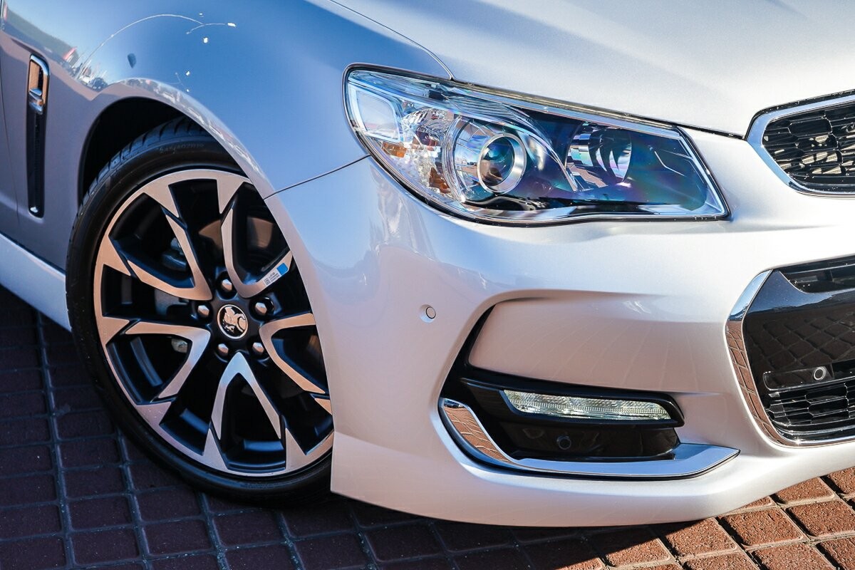 Holden Commodore image 2