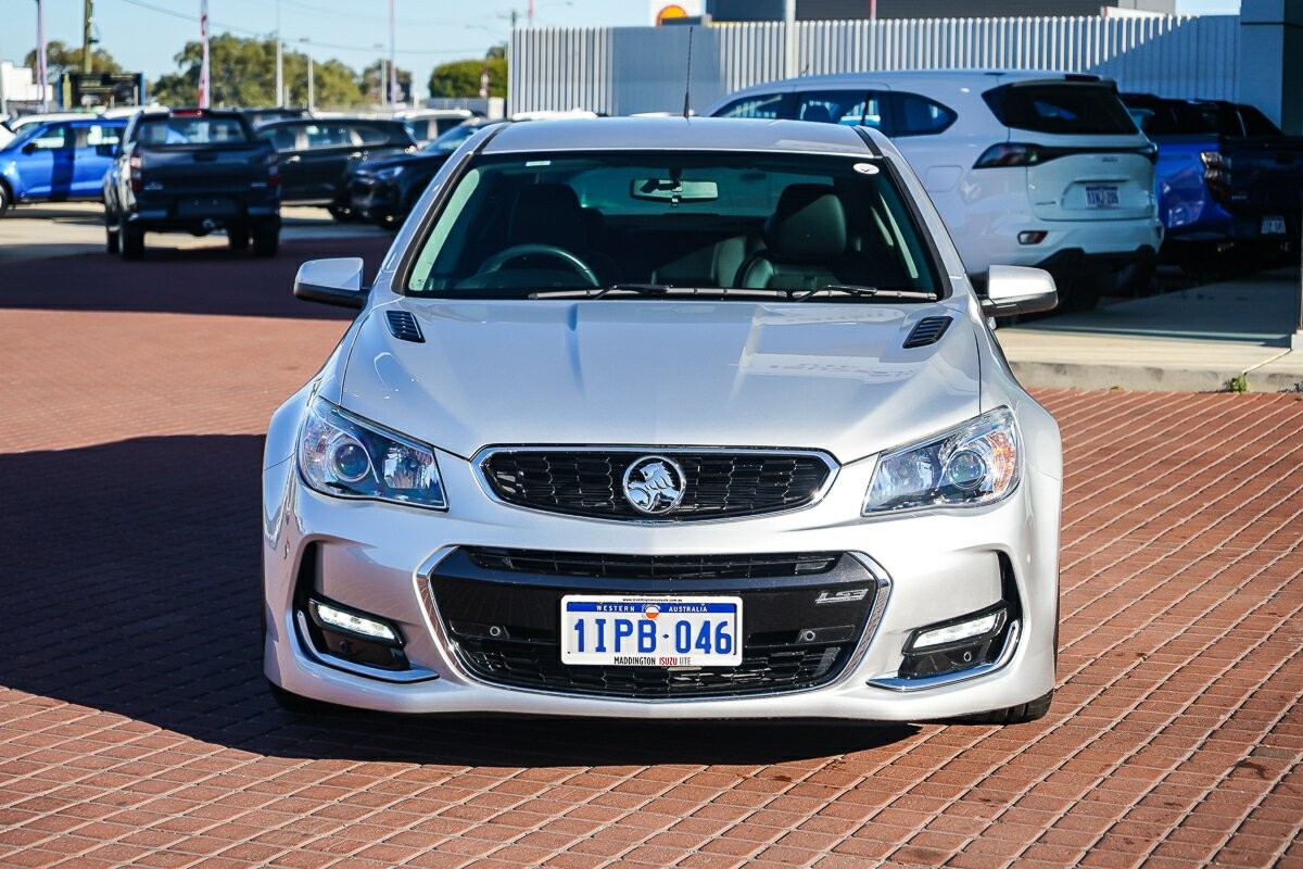Holden Commodore image 3