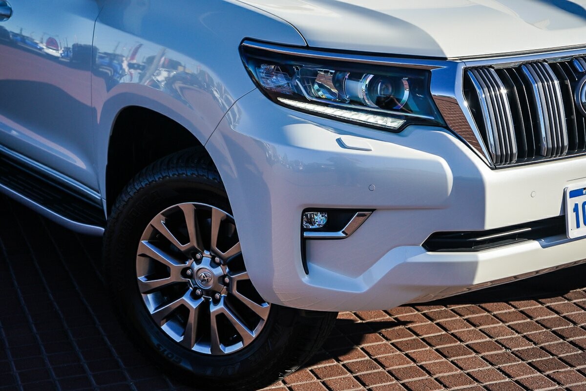Toyota Landcruiser Prado image 2
