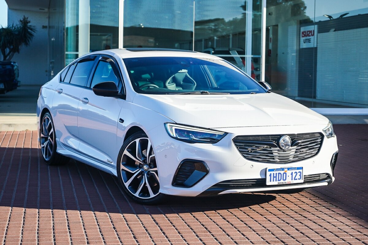 Holden Commodore image 1