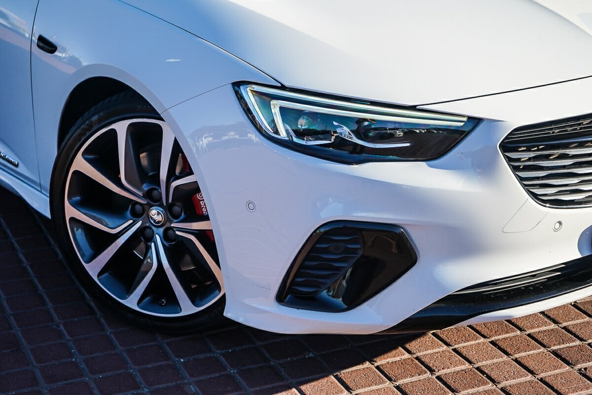 Holden Commodore image 2