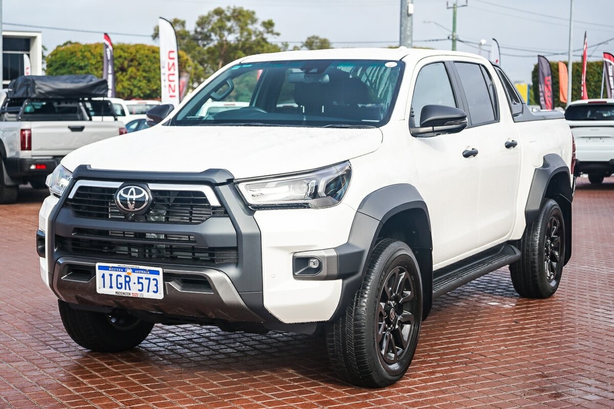 Toyota Hilux image 4
