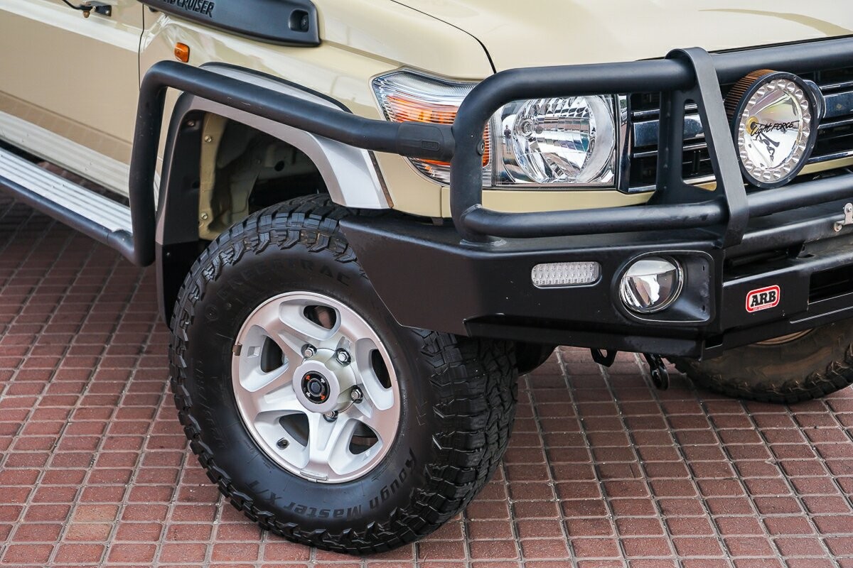 Toyota Landcruiser image 2
