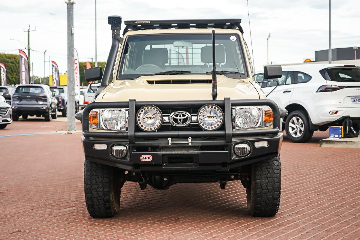 Toyota Landcruiser image 3