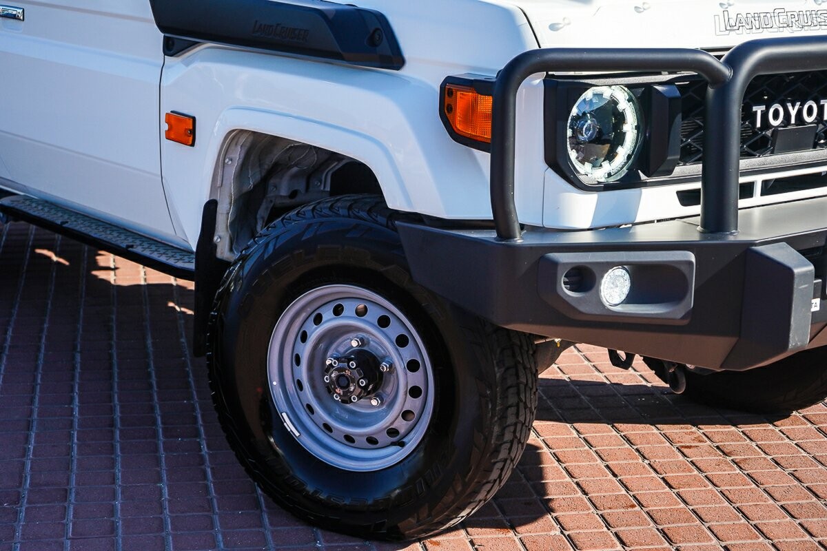 Toyota Landcruiser image 2