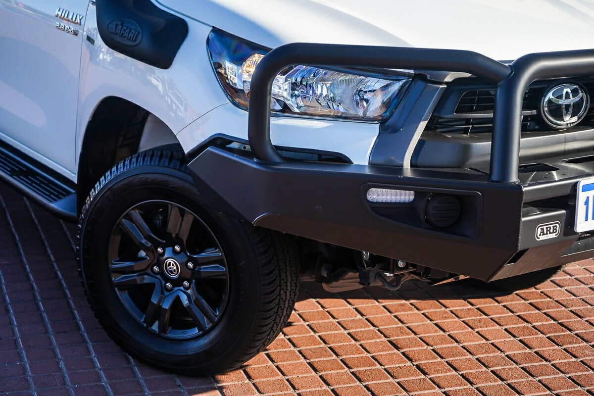 Toyota Hilux image 2