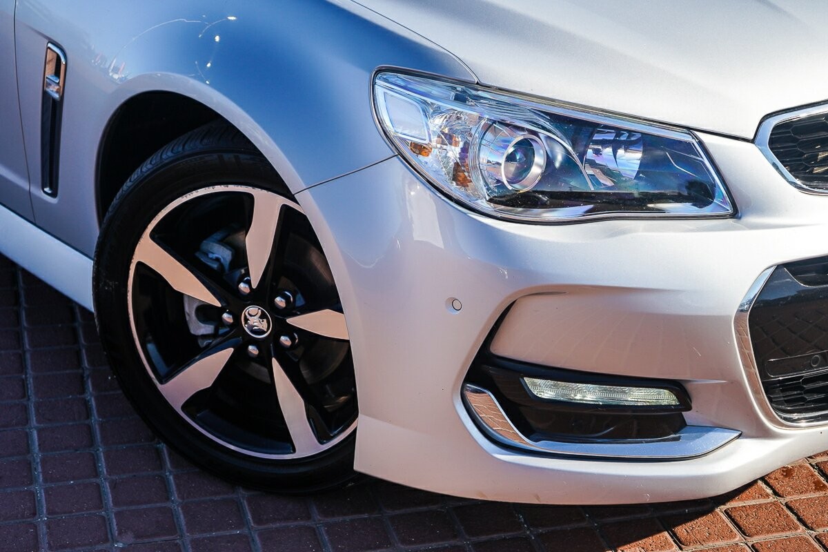 Holden Commodore image 2