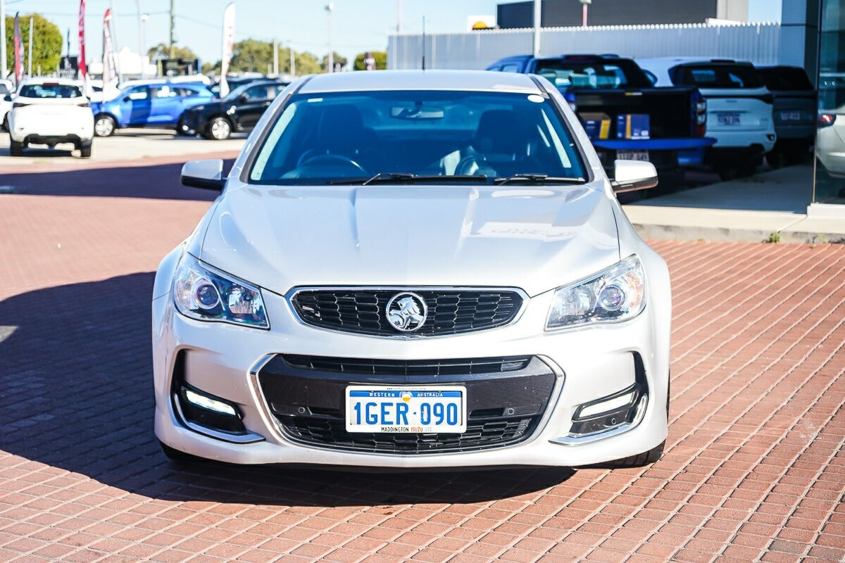 Holden Commodore image 3