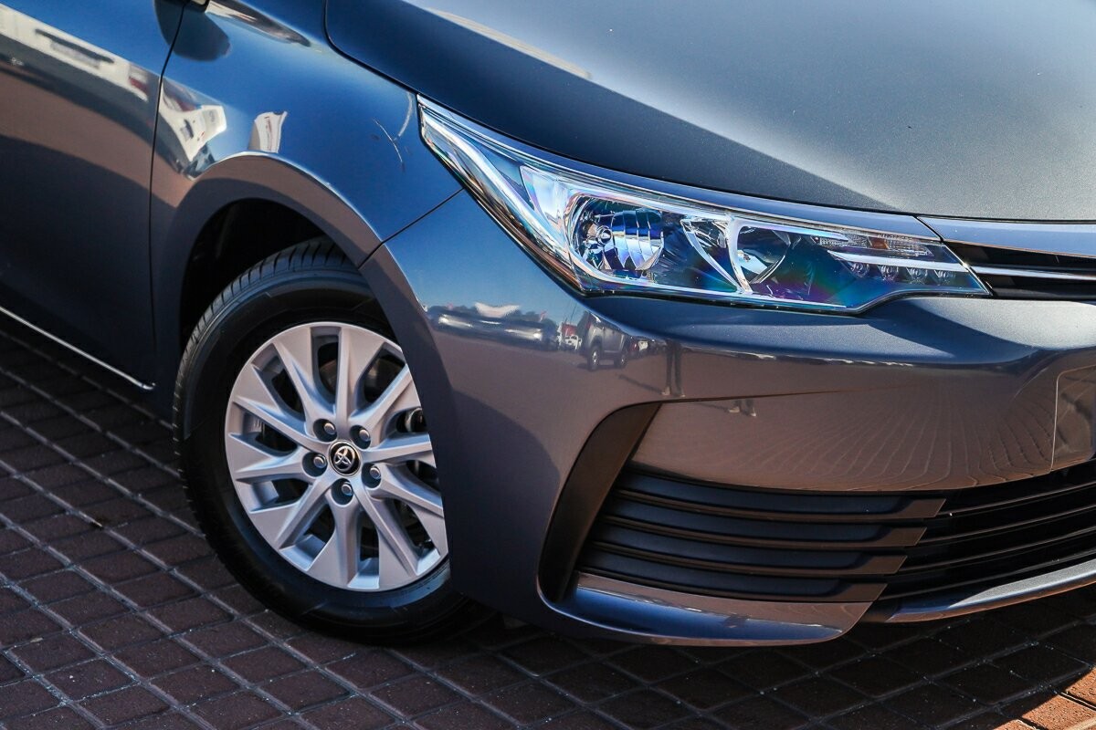 Toyota Corolla image 2