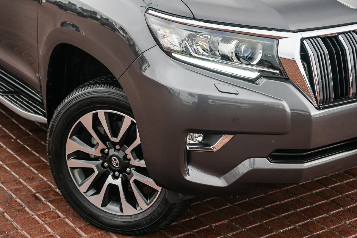 Toyota Landcruiser Prado image 2