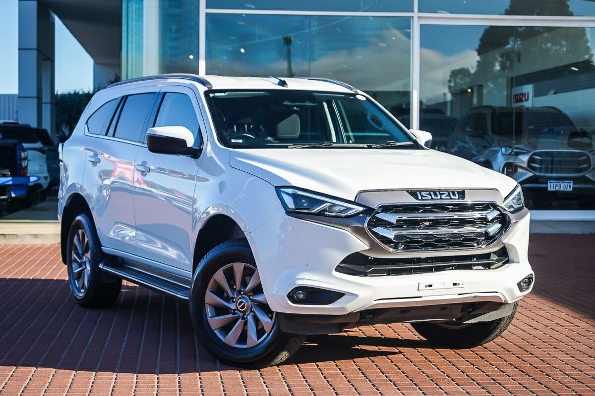 Isuzu Mu-x image 1