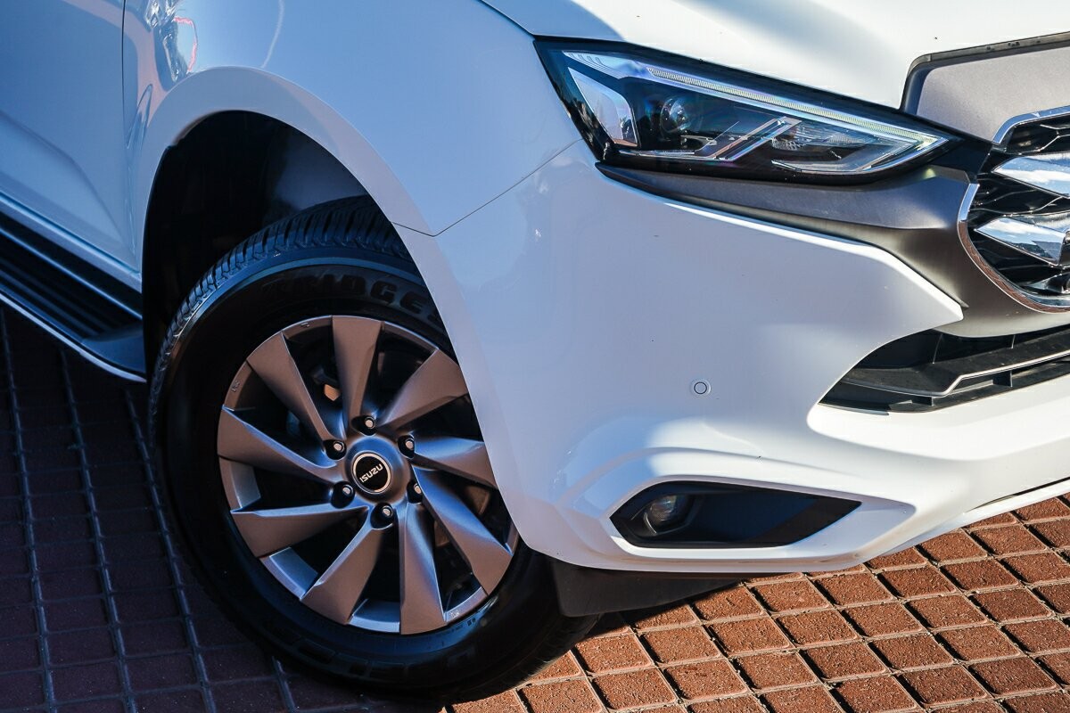Isuzu Mu-x image 2