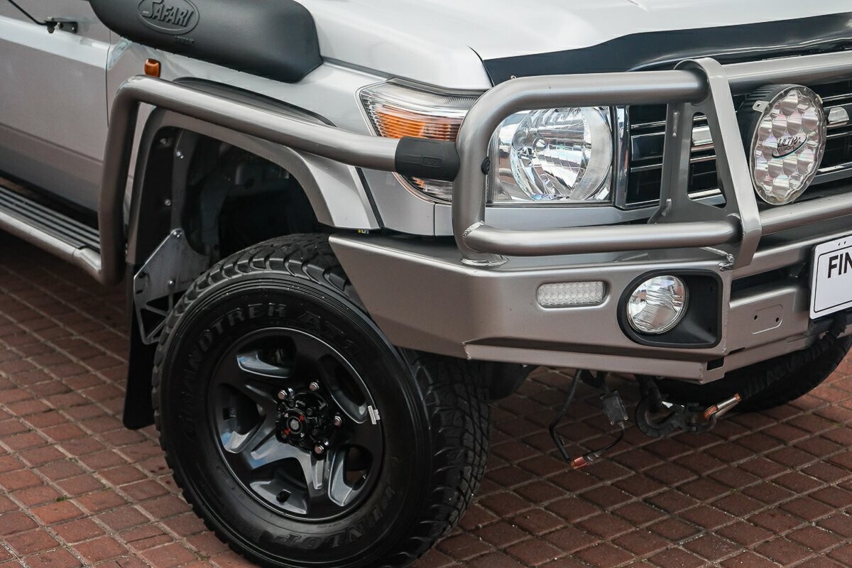 Toyota Landcruiser image 2