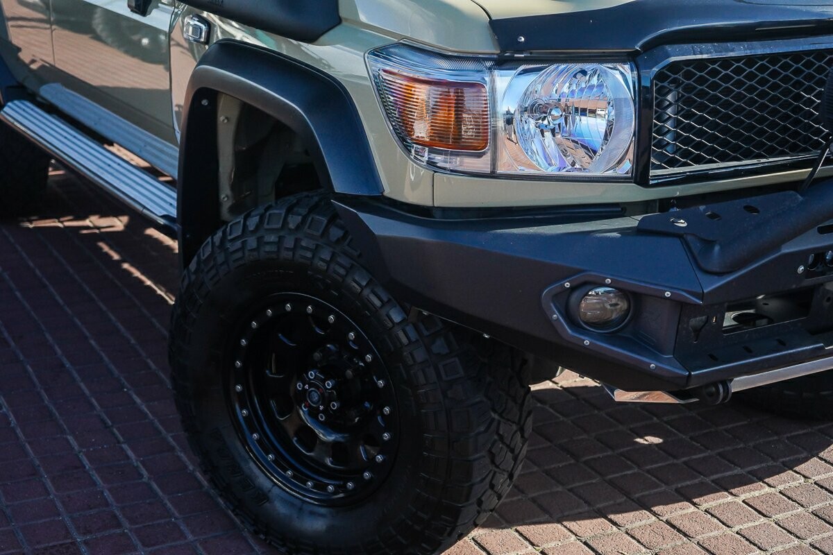 Toyota Landcruiser image 2