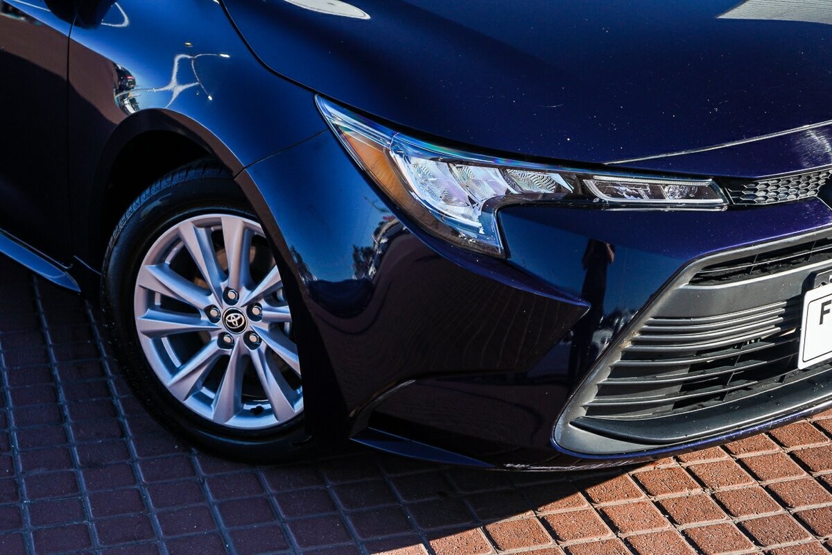 Toyota Corolla image 2